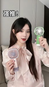 GreenHouse พัดลมพกพา พัดลมมือถือ พัดลมมินิ แบตเตอรี่ Mini Fan พัดลม USB ชาร์จ แบบพกพา ขนาดเล็ก วางมือถือได้