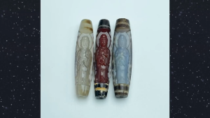 Quặng thô ngọc trai tinh khiết tự nhiên mã não mặt dây chuyền hình Quan Thế Âm chạm khắc tinh xảo dây chuyền chạm xương quai xanh phong cách Tây Tạng