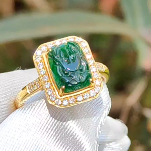 Old Pit Rare Green Natural Type A Jadeite G18k Setting Gold Ring with Dia crafted as Dragon with certificate total weigh 2.99 grams Internal Finger Ring Size 17.6 mm (18kring6)