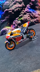 Diecast Miniatur Motor Moto GP Repsol Honda Team Pol Espargaro 44 1/18 Skala 1/18 Dengan Suspensi Mainan Pengembangan Anak Usia 8 Tahun Ke Atas Motorcycle Model Diecast Berkualitas - Lazada