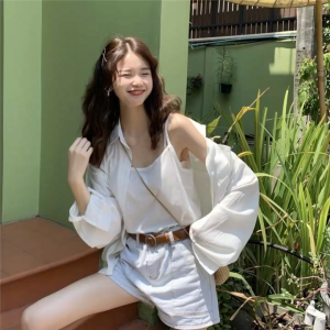 🌵siss y_koko🌵เสื้อแฟชั่นผู้หญิง เสื้อเชิ้ตแขนยาวสีพึ้น โอเวอร์ไซส์ ใส่คลุมกันแดดได้ แฟชั่นเกาหลี แมตช์ง่าย“w308”