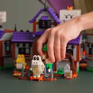 LEGO Super Mario 71436 King Boos Haunted Mansion (932 Pieces)