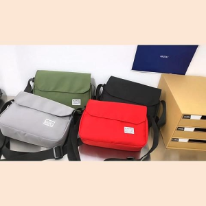 LH.Bigsize สินค้าแนะนำพร้อมส่ง กระเป๋าแฟชั่นสไตล์เกาหลี ทรงสวย น้ำหนักเบา ใบขนาดพอดี จุของได้เยอะ ตัวสายสามารถปรับระดับได้ตามต้องการ พร้อมส่ง 2 สีให้เลือก ใครเล็งสีไหนอยู่ กดสั่งซื้อได้เลย