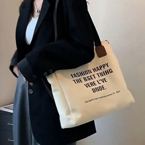 Psion คอลเลคชั่นใหม่ กระเป๋าผ้าสะพายไหล่สไตล์เกาหลี ทรงสวย เอาใจสาวๆสายแบกกันไปเลยจุกๆรุ่นนี้ พร้อมส่งด้วยกันถึง 3 สี บอกเลยว่าสีมินิมอลเอิร์ธโทนทุกสี ผู้หญิงสะพายได้ผู้ชายสะพายดี สั่งเลย