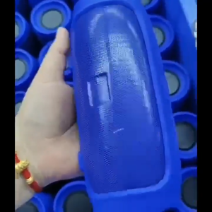 ลำโพงบลูทูธ Charge+3Mini ใช้ได้นานถึง 3 ชั่วโมง เสียงใส มีมิติ เสียงดัง เบสหนัก ให้เสียงที่นุ่มนวล รับประกันสินค้า