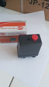 MOLLAR / IWA Otomatis Kompresor Angin 4 Cabang Lubang Way Automatic Pressure Switch Compressor Drat 1/4"