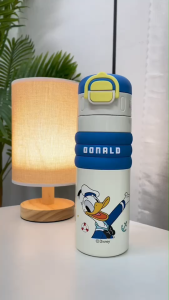 แก้วเก็บความเย็น ลายการ์ตูนกระติกน้ำพกพา แก้วน้ำพร้อมหูหิ้ว สแตนเลส SUS316 ลายการ์ตูน ขนาด 520 ml. ZH15047