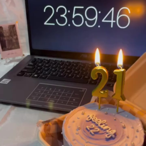 [HCM] Phụ Kiện Bánh Sinh Nhật Nến Số Nhũ Sinh Nhật Đẹp Rẻ Nhất (1 Cây) Đèn Cầy Nhũ Trang Trí Bánh -Cozy520