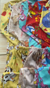 ชุดนอนเด็กผู้หญิง ชุดนอนเด็กผู้ชาย ผ้าโพลีเอสเตอร์ ผ้าลื่น แขนยาว ขายาว คอกลม