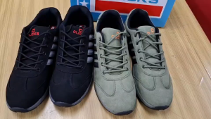 Clicks รุ่น CR-879 รองเท้าลำลอง และกีฬาสำหรับชาย พื้นกว้างใส่สบาย