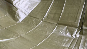 ผ้าใบกันน้ำ 2x3 เมตร กันแดด ขนาด ผ้าใบกันฝน เขียวขี้ม้า (มีตาไก่) ผ้าใบ ผ้าฟาง ผ้าใบคลุมรถ ผ้าใบกันน้ำ กันน้ำ 100%