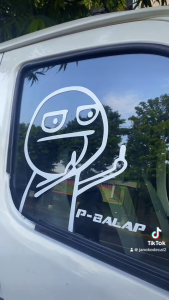 Proteksi Tank Motor dengan Stiker Tankpad Universal