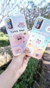Case Hologram Fashion (SWEET BEAR) untuk iPhone X XS XR 7 PLUS 8 PLUS 11 12 13 14 15 PRO PROMAX - Casing Hologram Aurora DUNIA JAYA ACC