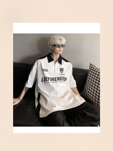 Kaos Polo Shirt Pria Kerah Lengan Pendek Zipper| Upper Zip Lengan Pendek Polo Shirt | Polo Zipper Pria Cowok Keren Kekinian Trendy | Kaos Lengan Pendek Pria | Polo Modern Fit | Kaos Pria Berkerah Dewasa Terbaru | Kaos Kerah Polos Resleting Laki Laki M-3XL