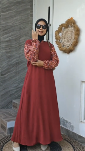 Gamis Dewasa Muslimah Halwa Crinkle Kombinasi Terbaru | Dress Remaja Simple Crinkle Airflow Polos Mix Bunga