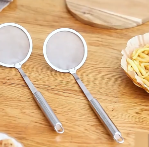 Stainless Steel Fine Mesh Strainer Oil-Frying Filter Spoon High Quality and Durable Food Strainer Multi-functional Kitchen Utensils