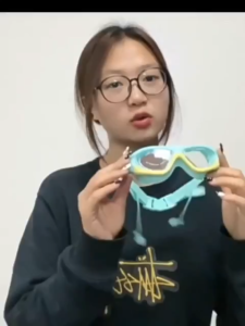 Kính bơi cho bé kèm hộp đựng cao cấp