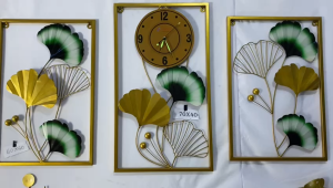 Walldecor Berkah Satu Set: Dekorasi Gantung Emas Leaf Gingko & Jam Dinding Unik