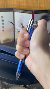 HCM Bật Lửa Khè Xài Gas Kim Loại Hình Cây Viết Đa Năng Nhiều Màu Có Hộp Làm Quà Tặng