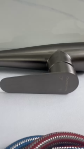 Vòi Rửa Chén Bát Nóng Lạnh VÒI RÚT N4005 đồng thau PHỦ NANO XÁM PHÙ HỢP VỚI CHẬU 1 HỘC XÁM VÒI RÚT DÂY ĐƯỢC