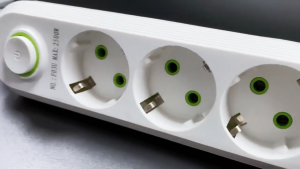 Stop Kontak + 3 USB Kabel 3/4/5 Lubang 2Meter - Stop Kontak USB - SYS