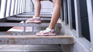 NBGAGA Quần áo mùa hè Xăng đan cho bé gái thoáng mát và thời trang Xăng đan cho bé gái mềm mại và không mùi cỡ 25-38