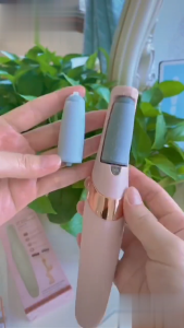 Foot grinding device Foot care electric foot grinder callus remover foot grinder pedicure rechargeable foot scrub tool foot pedicure foot grinder 去脚皮打磨器