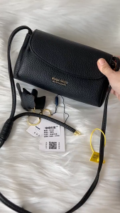 Deere Jack 🌸【FAST จัดส่ง】🌸กระเป๋าแฟชั่น กระเป๋าสะพายข้างกระเป๋าสะพายไหล่ผู้หญิงแบบใหม่กระเป๋าผู้หญิงเนื้อนุ่มแฟชั่นกระเป๋าจับจีบดีไซน์สีตัดกันแบบฝรั่งเศสกระเป๋าเล็กผู้หญิงเนื้อเรียบกระเป๋าทรงถังมีคุณภาพสูง