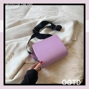 SQShop รุ่นใหม่มาแรง กระเป๋าสะพายข้าง เรียบหรูดูแพง เน้นงานสีพื้นใช้ได้กับทุกโอกาส ทรงสวยสายพกของจุกจิกต้องมีติดบ้านไว้ เพราะน้องราคาดีมาก