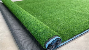 (ยกม้วนราคาพิเศษ) หญ้าเทียม 2 cm. รุ่นหนาแน่น เคลือบกันUV + เสริมตาข่าย ทนแดดทนฝน ใช้งานกลางแจ้ง ร้านอาหาร คาเฟ่