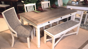 Ashley โต๊ะอาหาร รุ่น BOLANBURG 182 Dining Table