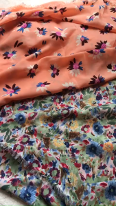 Vải Lụa In Hoa Cúc Khổ Vải 1m5 - Chất Mỏng Mềm Rũ Nhẹ Co Giãn Ít - May Áo Kiểu Đầm Nữ