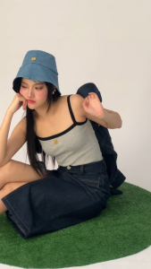 SEEK MINIMALISM | Vintage Reversible Bucket Hat หมวกบักเก็ตยีนส์ติดโลโก้ ใส่ได้ 2 ด้าน สไตล์วินเทจ สีฟ้าและสีน้ำเงิน กลับด้านได้ 2 สี