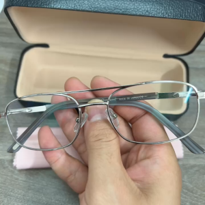 Kính lão thị viễn thị Nhật bản loại I  bạc sáng tròng Phản quang giảm tác hại TIA UV+400 chuẩn độ lão ( hàng loại I cực xịn) Càng lò xo nhẹ đẹp