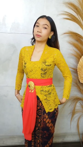 Kebaya Bali Jadi Strait Sofia: Bahan Brokat Melar Kutubaru Lengan Panjang