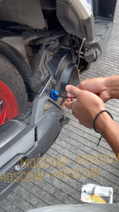 TUTUP OLI FULL CNC MOSCOW UNIVERSAL YAMAHA HONDA / ENGINE OIL CAP MOSCOW UNIVERSAL BISA UNTUK SEMUA MOTOR HIGH QUALITY PREMIUM BEAT MIO VARIO GENIO SCOOPY FAZZIO STYLO NMAX AEROX LEXI CBR GSX NINJA R R15 KLX DLL
