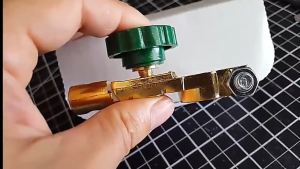 AUTOFun Công Tắc Ngắt Kết Nối Pin Ô Tô Cọc tắt ngắt kết nối bình ắc quy ô tô bằng hợp kim thép mạ đồng chất lượng.