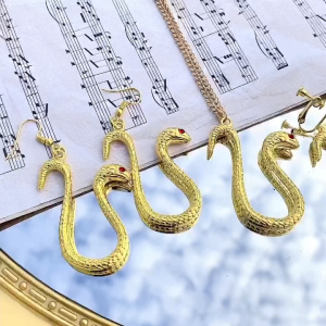 Anime Cosplay Boa Hancock Gold Color Snake Pendant Necklace for Women Girl Fans Fashion Jewelry Gift