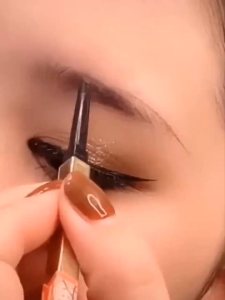 ดินสอเขียนคิ้ว กันน้ำ ดินสอเขียนคิ้วแบบหมุน 2 in 1 มีแปรงปัดคิ้วในตัว มี 5 สี