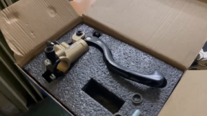 HANDLE MASTER REM KANAN RACE RADIAL NN UNIVERSAL RIGHT HAND GOLD MOTO 3