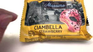 Maestro Massimo donut โดนัทเคลือบสตรอเบอรี่สอดไส้ครีมสตรอเบอรี่ โดนัทเคลือบโกโก้ 1 กล่อง 6ชิ้น