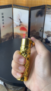 HCM Bật Lửa Khè Xài Gas Hình Trụ Rồng Có Đèn Led Nhấp Nháy Độc Lạ