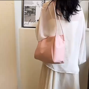 กระเป๋าสะพายข้างใบใหญ่หนัง pu มี 4 สีให้เลือกใหม่ล่าสุด