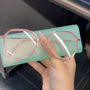 Fashionable Anti-Blue Light Glasses for Women Trendy Retro Metal Plane Myopia Glasses Graded Glasses for Farsighted