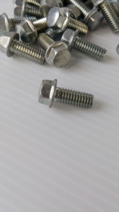 โบลท์ 6X12 #8💢ราคาต่อเเพ็ค💢 น็อตเครื่อง น็อตแคร้ง น็อตฝาเครื่อง  M6X12มิล#8 เกลียวน็อตเบอร์10(6มิล) หัวน็อตเบอร์8 ยาว12มิล ✔️เลือกจำนวนที่ต้องการซื้อ