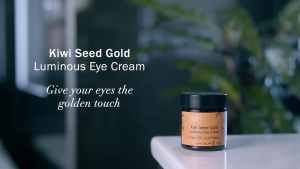 Antipodes Kiwi Seed Gold Anti-Ageing Eye Cream – Brighten Skin – Dark Circles Eye Bags & Fine Lines – Vitamin C – Kiwi Seed Oil – Dry Skin – 30ml