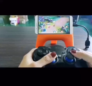 M8 Pro TV Game Stick 4K: Mainkan Game Klasik Dengan 4+64GB & Kontroler Bawaan