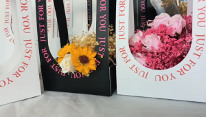 กล่องจัดดอกไม้ Just for you กระเช้าดอกไม้ แบบDIY กระเช้าของขวัญ แบบมีที่จับ กระดาษหนา พร้อมส่ง