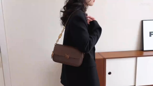 Grosir Ready 2423 Tas Selempang Wanita George Badi Free Sertifikat dan Dustbag Tas Selempang