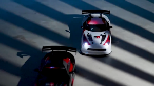 RC Cheetah Racing & RC Mobil Drift: Aksesoris & Motor 2.4GHz 4WD\\n\\n Apa Itu RC Drift JJRC Q116 1:16?\\n\\nRC Drift JJRC Q116 1:16 adalah mobil balap RC yang dirancang khusus untuk drift dan balapan cepat. Dengan dimensi 1:16, mobil ini memiliki performa yang luar biasa dan dapat diandalkan, serta kompatibel dengan berbagai aksesoris RC Drift.\\n\\n Spesifikasi Produk\\n\\nProduk ini terdiri dari 1 unit RC car, 1 remote, 1 baterai, 1 USB charger, dan 4 ban cadangan drift. Semua komponen tersebut dikemas dalam satu set lengkap, sehingga Anda dapat segera memulai petualangan Anda dalam dunia RC Drift.\\n\\n Komponen RC Drift JJRC Q116 1:16\\n\\nMobil RC Drift JJRC Q116 1:16 dilengkapi dengan motor 2.4GHz 4WD yang kuat, memberikan daya dorong yang optimal untuk drift dan balapan. Selain itu, mobil ini juga dilengkapi dengan ban drift yang dapat ditempatkan pada posisi tertentu untuk mengoptimalkan performa drift.\\n\\n Cara Mengatur RC Drift JJRC Q116 1:16\\n\\n Instalasi Baterai & Charger USB\\n\\nUntuk mengatur RC Drift JJRC Q116 1:16, pertama-tama pastikan baterai telah dipasang dengan benar. Gunakan charger USB yang disertakan untuk mengisi baterai hingga penuh. Setelah baterai terisi, mobil akan siap digunakan.\\n\\n Pengaturan Remote Control\\n\\nSetelah baterai terpasang, langkah selanjutnya adalah mengatur remote control. Pastikan frekuensi 2.4GHz telah disinkronkan dengan mobil RC. Untuk melakukan sinkronisasi, tekan tombol \"Bind\" pada remote control dan mobil RC secara bersamaan.\\n\\n Tips & Trik Mengemudi RC Drift JJRC Q116 1:16\\n\\n Teknik Drift\\n\\nUntuk mendapatkan drift yang sempurna, pastikan Anda menguasai teknik dasar seperti penggunaan gas dan rem. Selain itu, cobalah untuk menyesuaikan sudut kemudi dan posisi ban agar sesuai dengan medan yang akan dilewati.\\n\\n Mengontrol Keseimbangan Mobil\\n\\nKeseimbangan mobil sangat penting untuk menjaga stabilitas saat drift. Pastikan ban depan dan belakang sejajar, serta sesuaikan bobot mobil agar seimbang. Jika perlu, tambahkan beban pada bagian tertentu untuk meningkatkan keseimbangan.\\n\\n Kesimpulan & Rekomendasi Tambahan\\n\\nDengan spesifikasi yang kuat dan komponen yang lengkap, RC Drift JJRC Q116 1:16 adalah pilihan yang tepat bagi Anda yang ingin menikmati dunia RC Drift. Selain itu, ada beberapa aksesoris RC Drift yang dapat Anda tambahkan untuk meningkatkan performa mobil, seperti lampu LED dan sensor inframerah.\\n\\nAlternatif RC Mobil Drift lainnya yang dapat Anda pertimbangkan antara lain Traxxas TRX-4 4x4, HSP 1/18 4WD RTR, dan Traxxas Slash 4x4. Masing-masing memiliki kelebihan dan kekurangan, jadi pilihlah yang paling sesuai dengan kebutuhan Anda.\"\n}